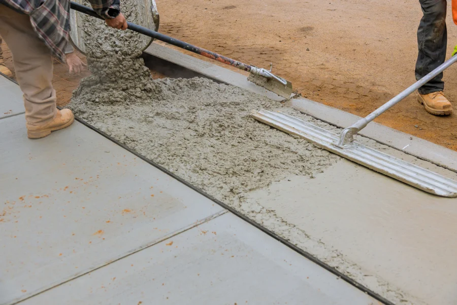 How to Lay a Concrete Sidewalk in Tupelo, MS